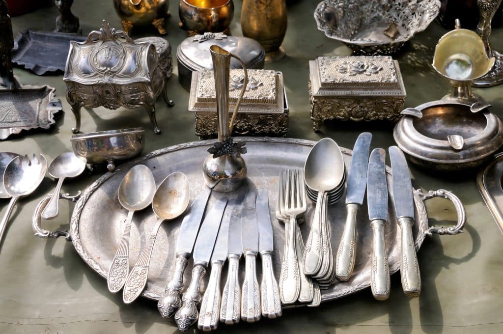 The Process of Selling Consigned Goods at Four Seasons Auction Gallery